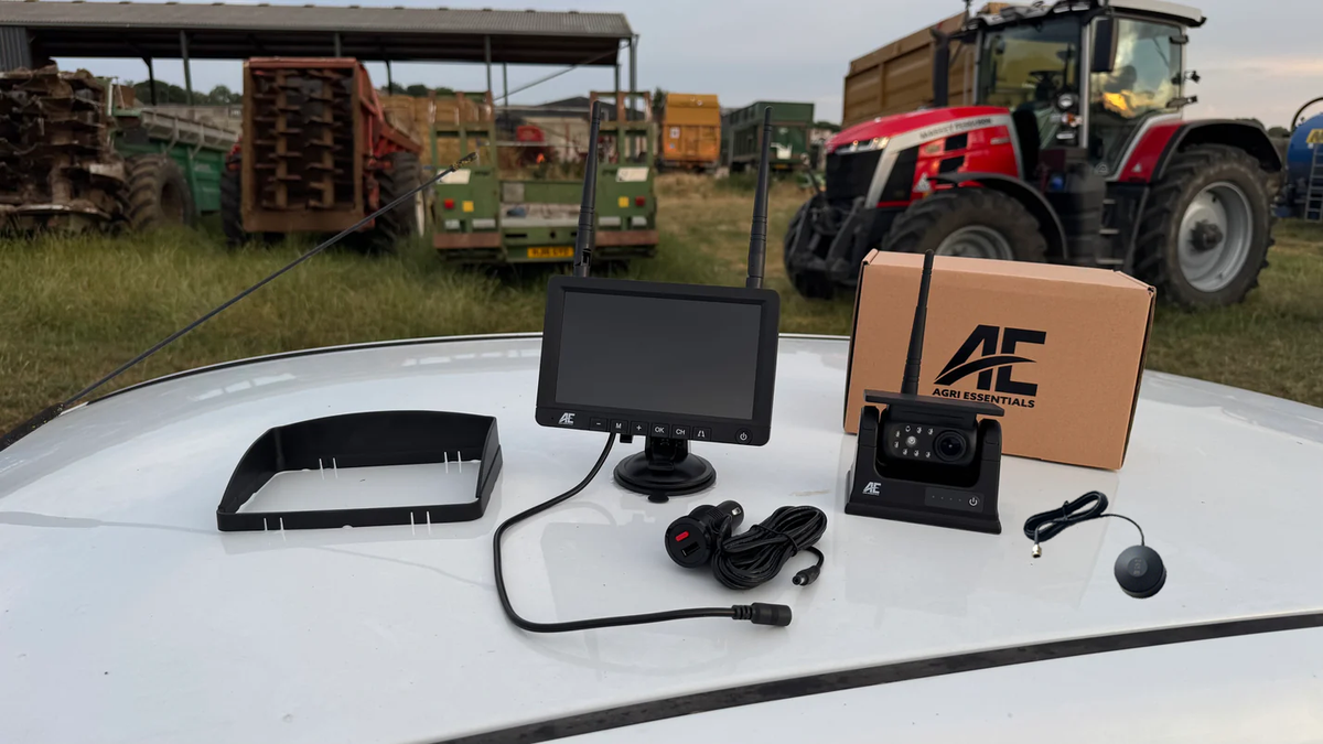 AE 7" WIRELESS MAGNETIC SOLAR VEHICLE CAMERA SYSTEM