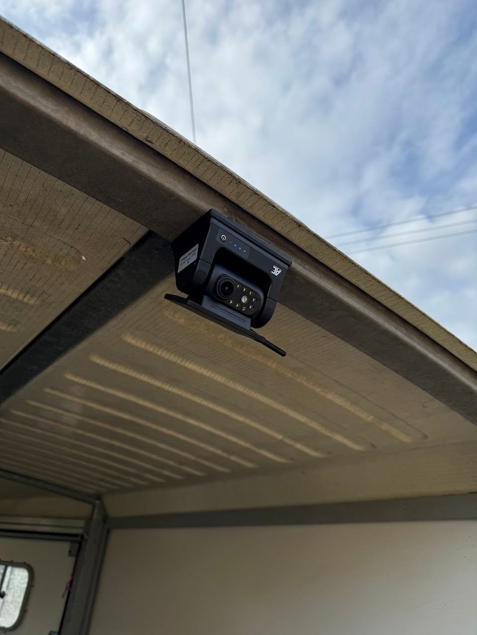 AE 5" WIRELESS MAGNETIC SOLAR VEHICLE CAMERA SYSTEM