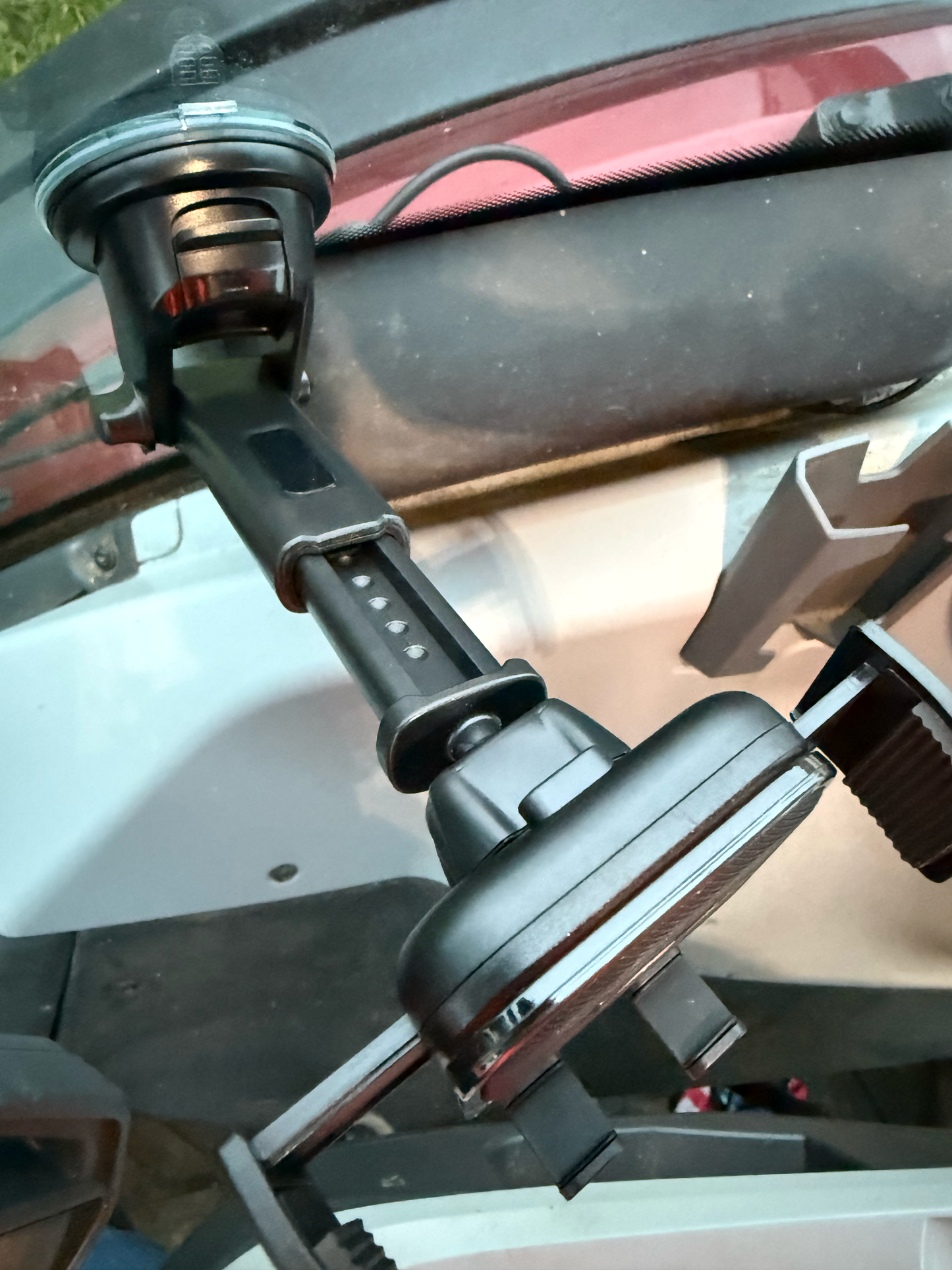 AE UNIVERSAL PHONE HOLDER