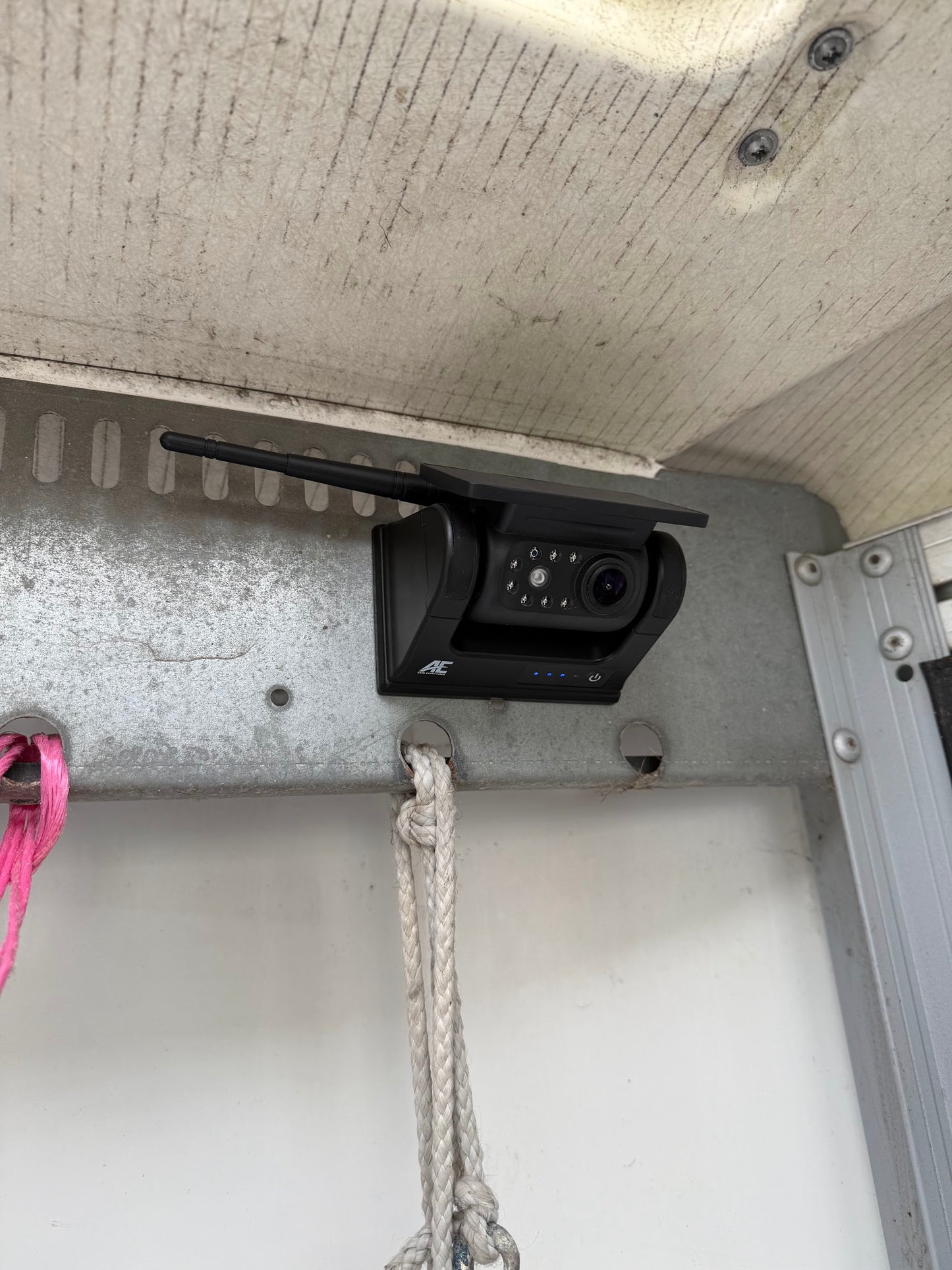 AE 5" WIRELESS MAGNETIC SOLAR VEHICLE CAMERA SYSTEM